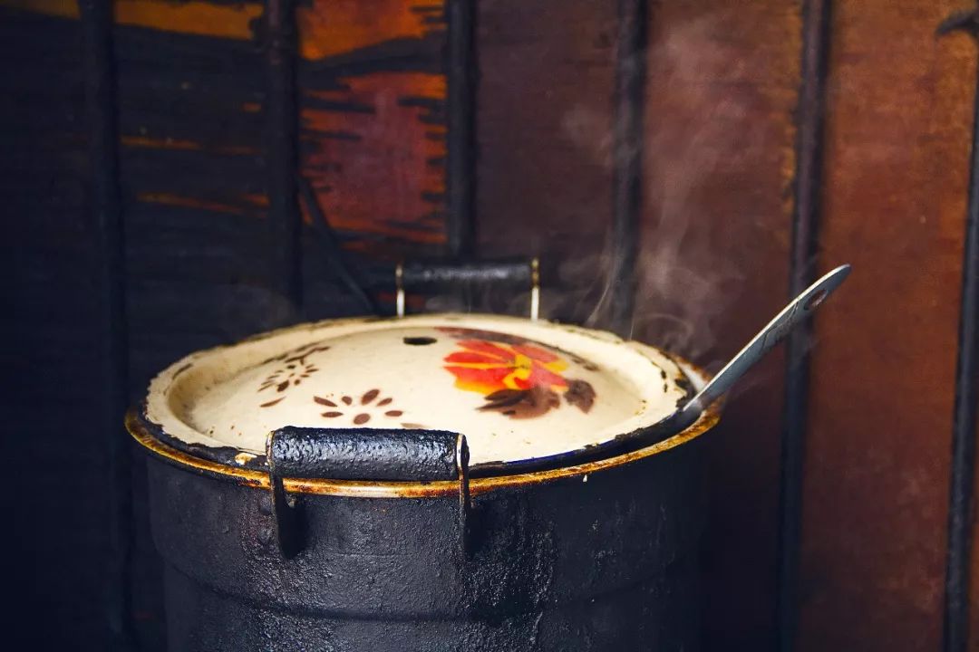 面館裝修效果圖_牛肉面館裝修_青島情侶面館裝修